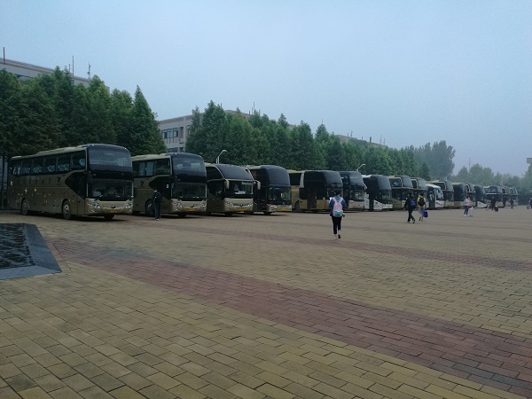 鄭州大巴車租賃:醉漢大巴吸煙被阻止,毆打大巴司機釀事故http://www.www054466.com/